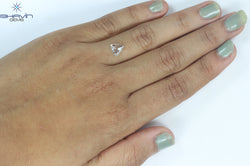 0.12 CT トライアングル シェイプ ナチュラル ダイヤモンド グリーン カラー SI2 クラリティ (3.44 MM)