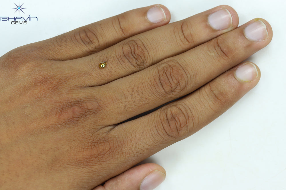 0.23 CT Pear Shape Natural Diamond Orange Color VS2 Clarity (4.82 MM)