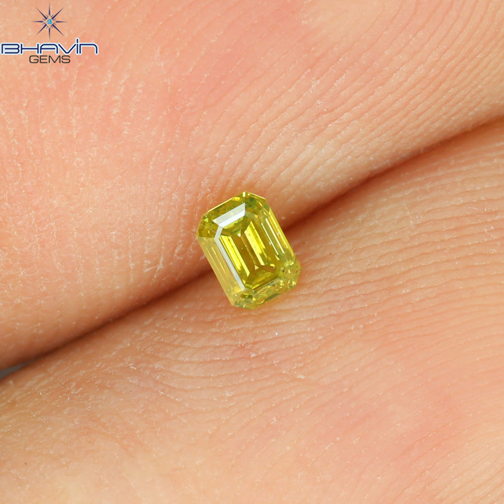 0.13 CT エメラルド シェイプ ナチュラル ダイヤモンド エンハンスト イエロー グリーン カラー VS1 クラリティ (3.02 MM)