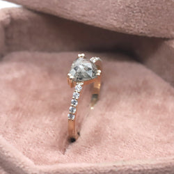 ハートダイヤ ソルト&ペッパーダイヤ 天然ダイヤ 指輪 婚約指輪