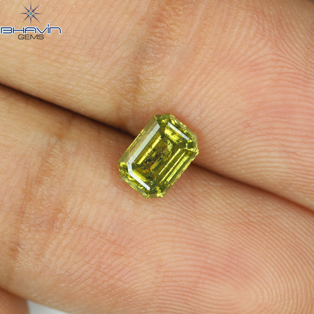 0.69 CT エメラルド シェイプ ナチュラル ダイヤモンド 強化グリーン カラー I1 クラリティ (5.70 MM)