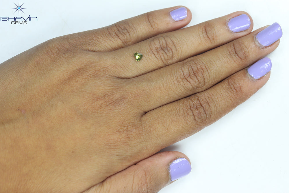 0.32 CT Heart Shape Natural Diamond Green Color SI2 Clarity (4.00 MM)