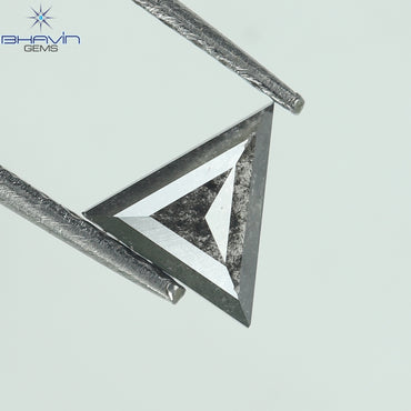 0.27 CT トライアングル シェイプ ナチュラル ダイヤモンド ソルト アンド ペッパー カラー I3 クラリティ (5.12 MM)