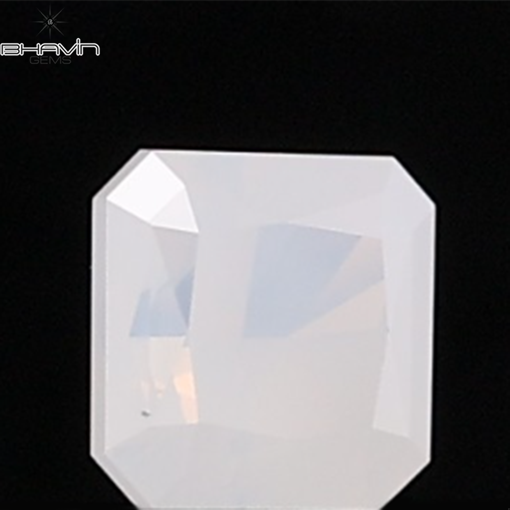 0.12 CT トライアングル シェイプ ナチュラル ダイヤモンド グリーン カラー SI2 クラリティ (3.44 MM)