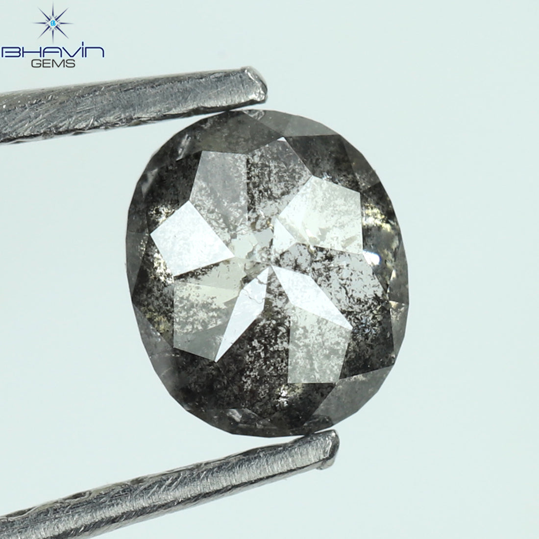 0.36 CT オーバルシェイプ ナチュラル ダイヤモンド ソルト アンド パッパー カラー I3 クラリティ (4.66 MM)