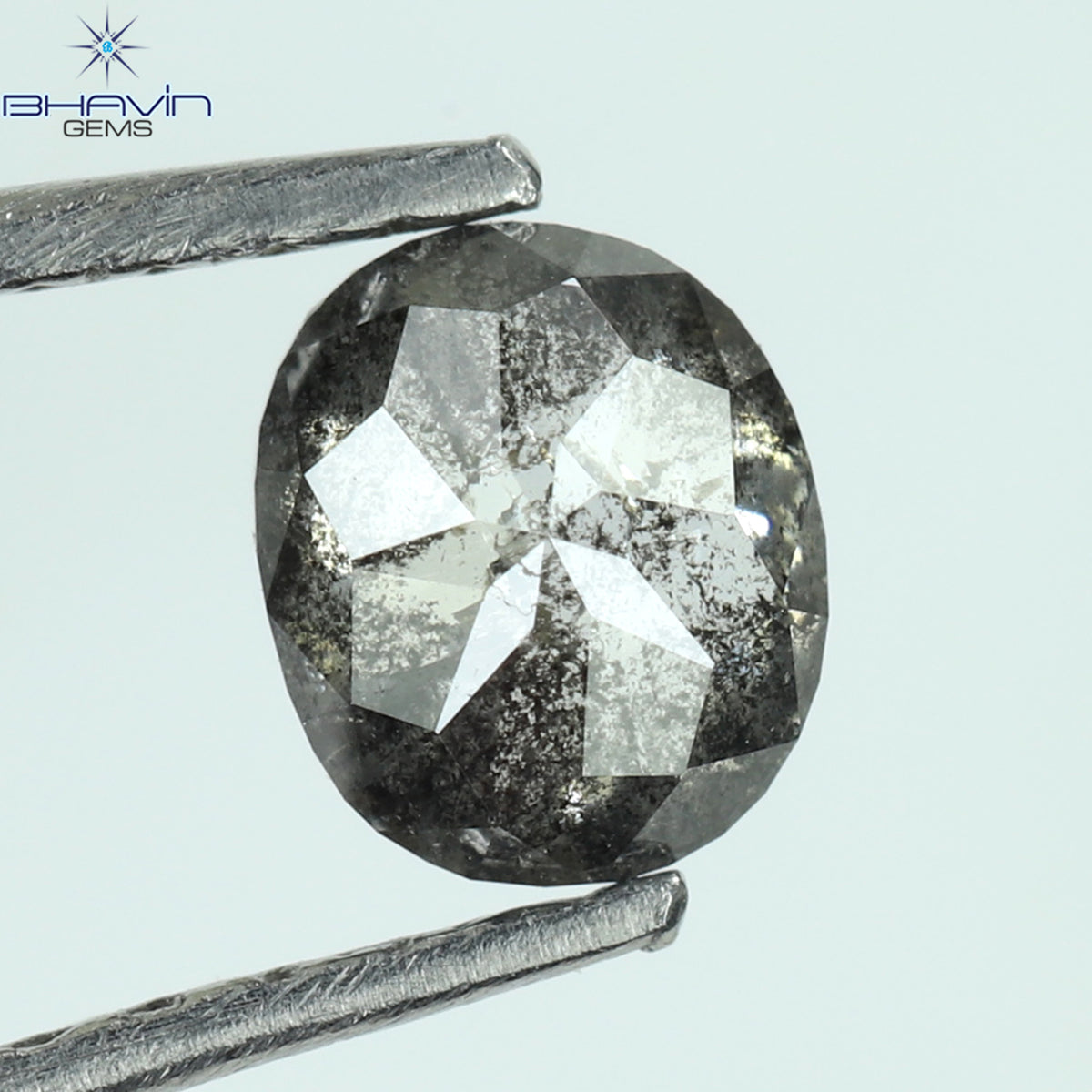 0.36 CT オーバルシェイプ ナチュラル ダイヤモンド ソルト アンド パッパー カラー I3 クラリティ (4.66 MM)