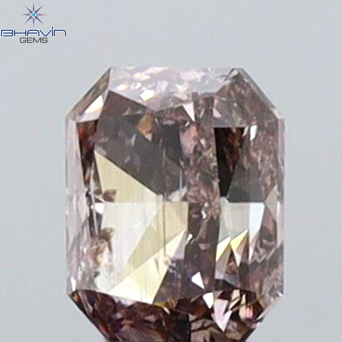 0.27 CT ラディアントシェイプ 天然ダイヤモンド ピンクカラー SI2 クラリティ (3.86 MM)