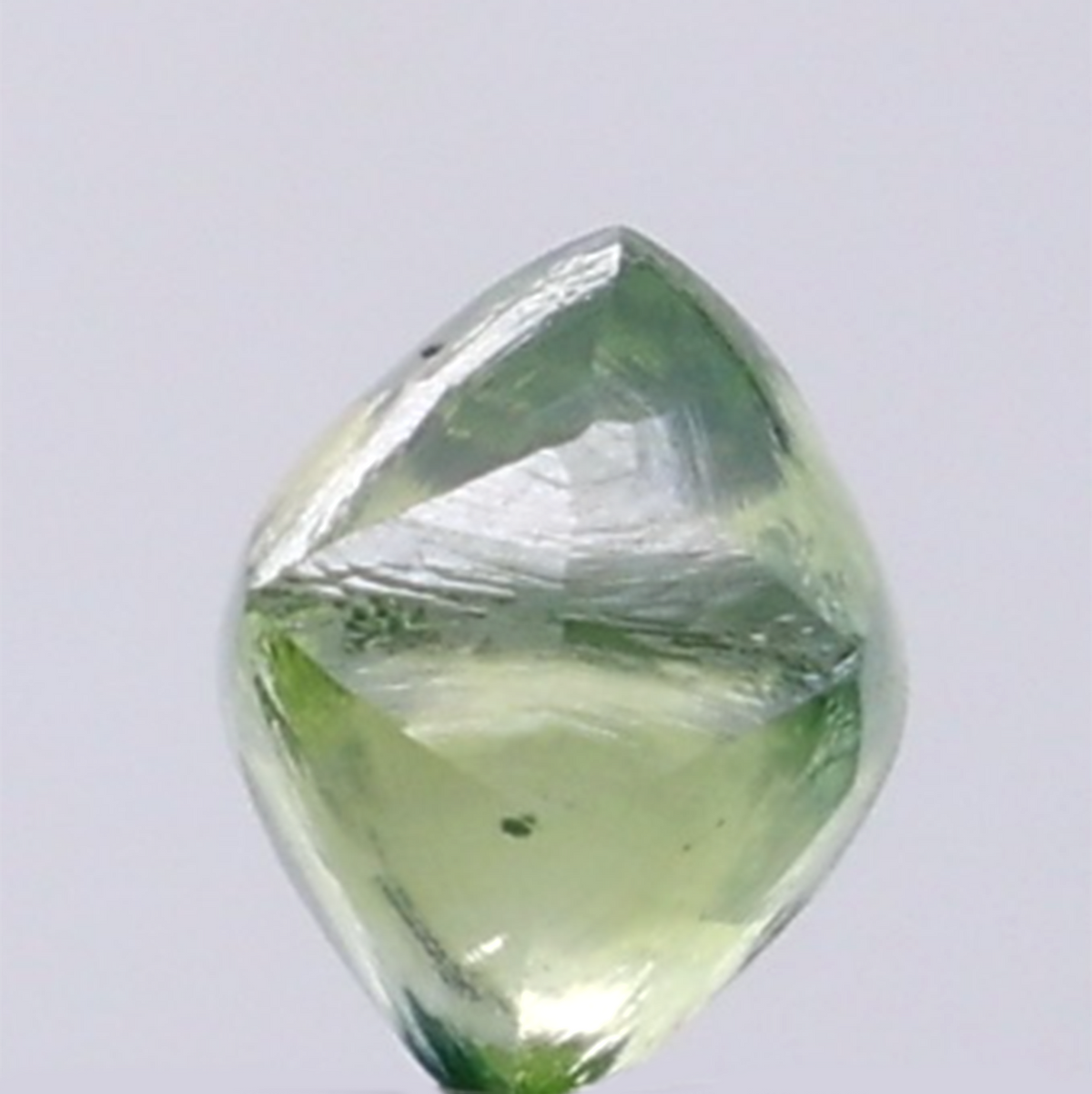 0.49 CT ラフシェイプ ナチュラル ダイヤモンド ピンク色 I3 クラリティ (4.90 MM)