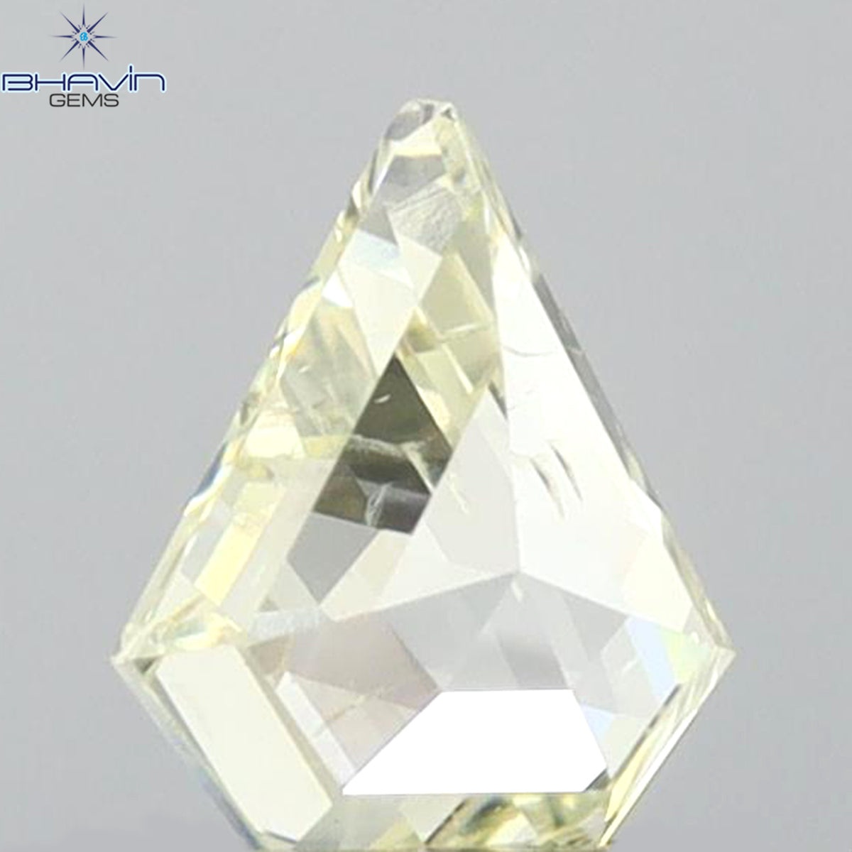 0.12 CT トライアングル シェイプ ナチュラル ダイヤモンド グリーン カラー SI2 クラリティ (3.44 MM)