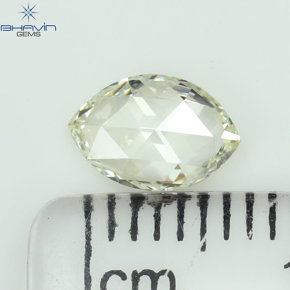 0.30 CT オーバル シェイプ ナチュラル ダイヤモンド ピンク カラー VS2 クラリティ (5.09 MM)