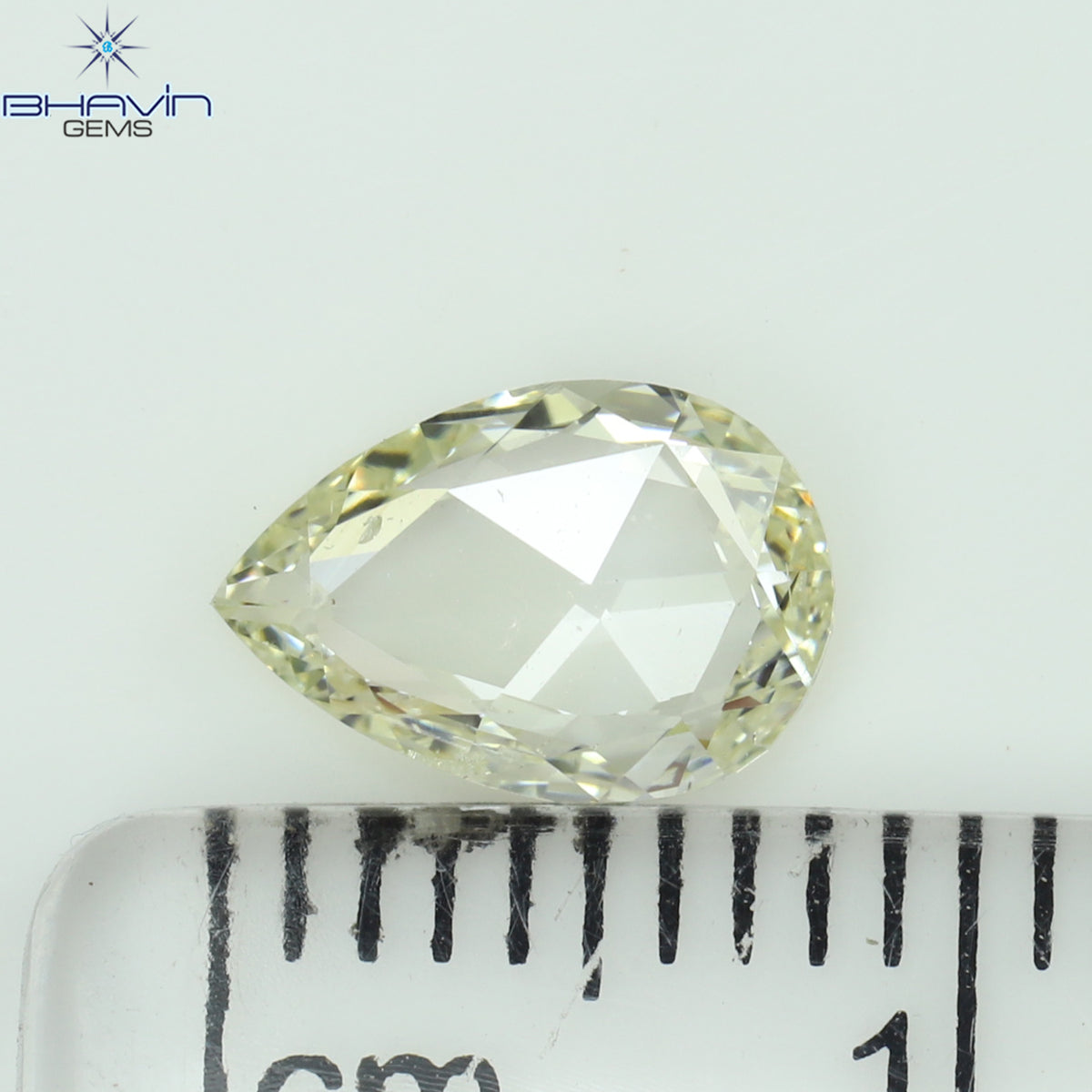 0.29 CT ペアシェイプ ナチュラル ダイヤモンド グリーン (カメレオン) カラー VS1 クラリティ (5.89 MM)