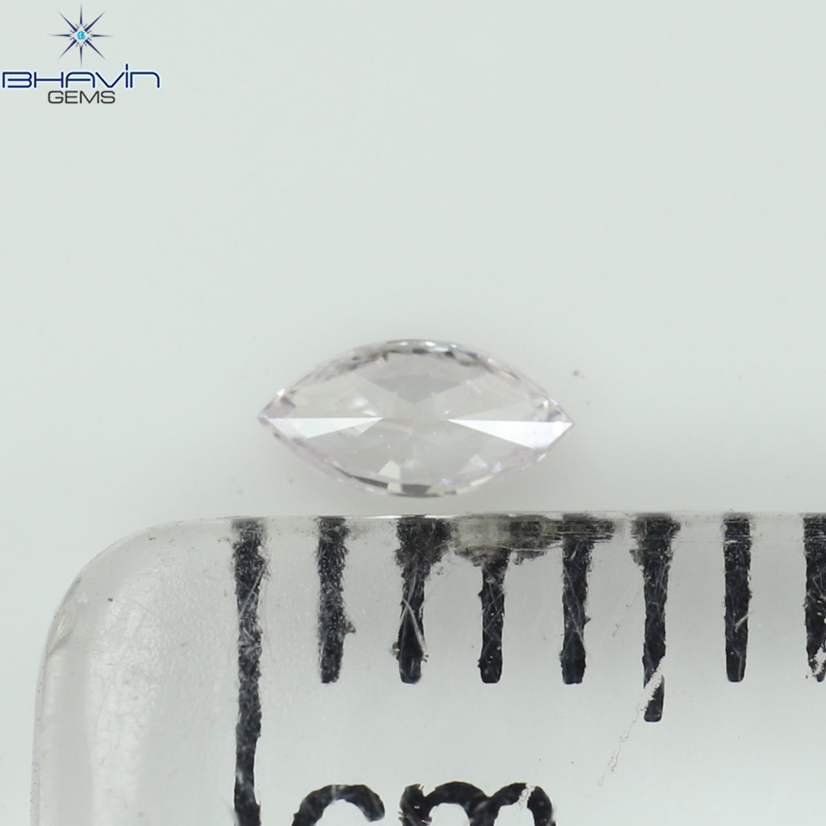 0.06 CT マーキスシェイプ 天然ルースダイヤモンド ピンクカラー SI1 クラリティ (3.98 MM)
