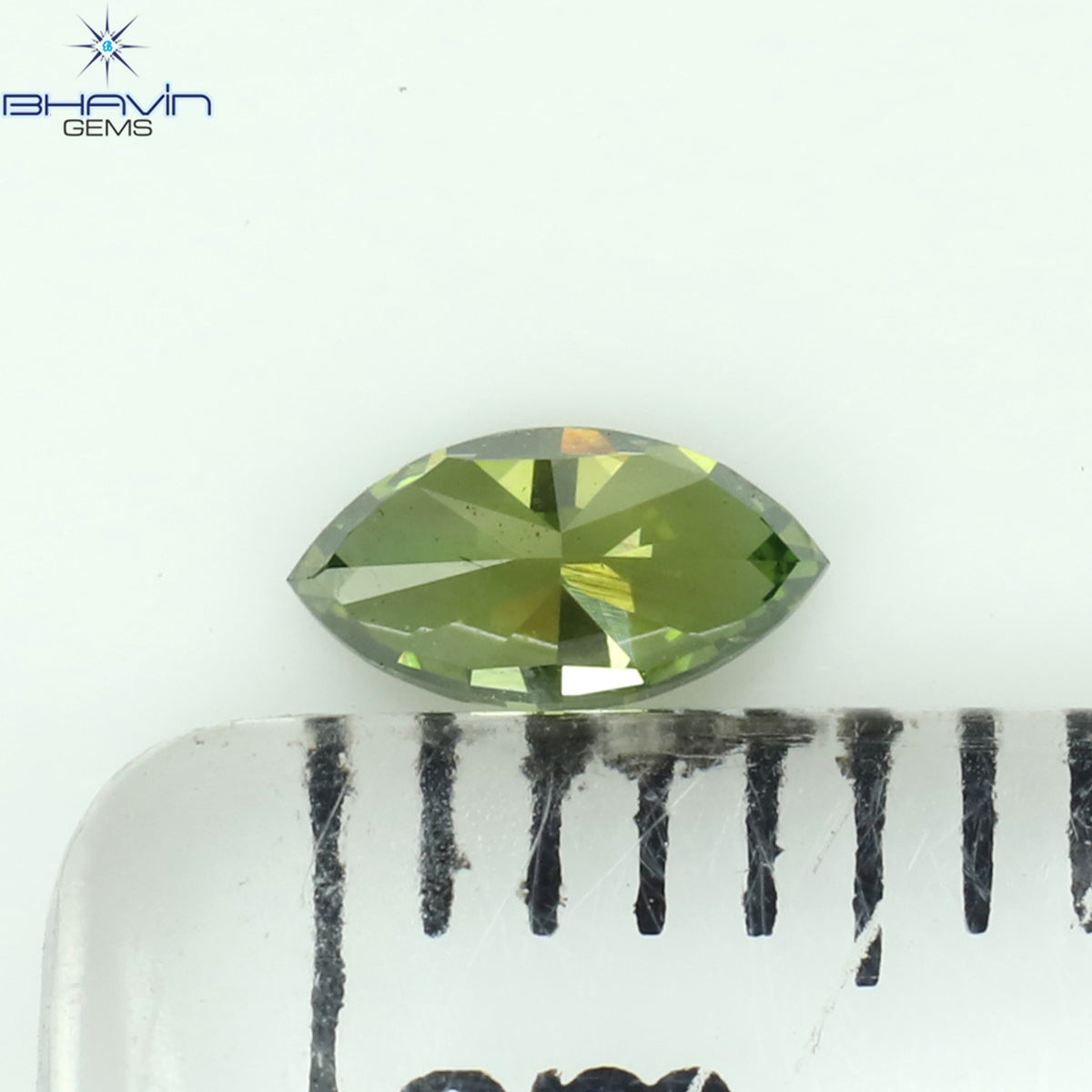 0.19 CT マーキスシェイプ 天然ダイヤモンド グリーンカラー VS1 クラリティ (5.04 MM)