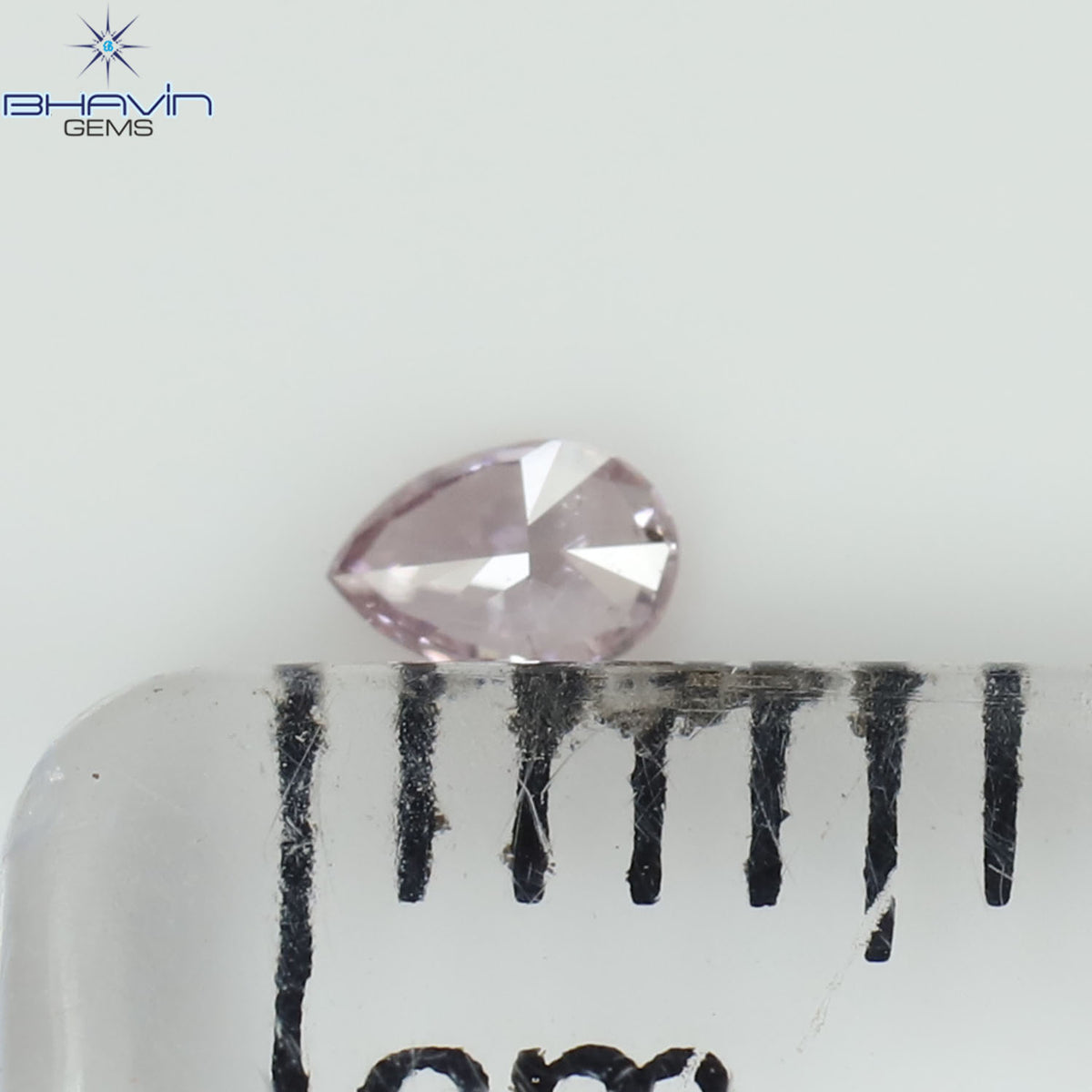 0.05 CT ペアシェイプ 天然ダイヤモンド ピンクカラー SI1 クラリティ (2.96 MM)