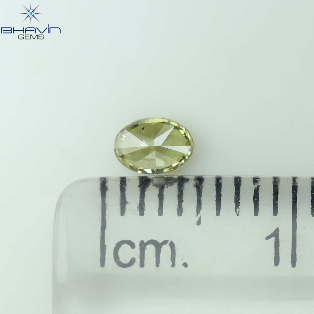 0.18 CT オーバルシェイプ 天然ダイヤモンド グリーンカラー SI1 クラリティ (4.21 MM)