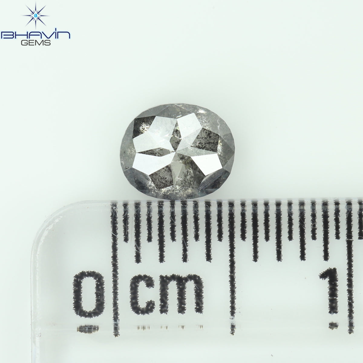 0.36 CT オーバルシェイプ ナチュラル ダイヤモンド ソルト アンド パッパー カラー I3 クラリティ (4.66 MM)