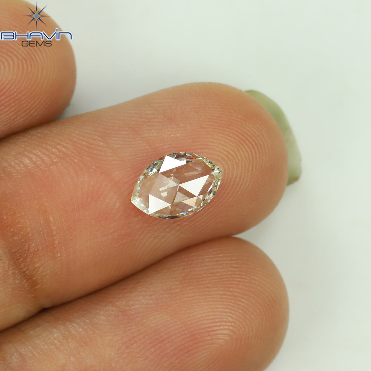 0.30 CT オーバル シェイプ ナチュラル ダイヤモンド ピンク カラー VS2 クラリティ (5.09 MM)
