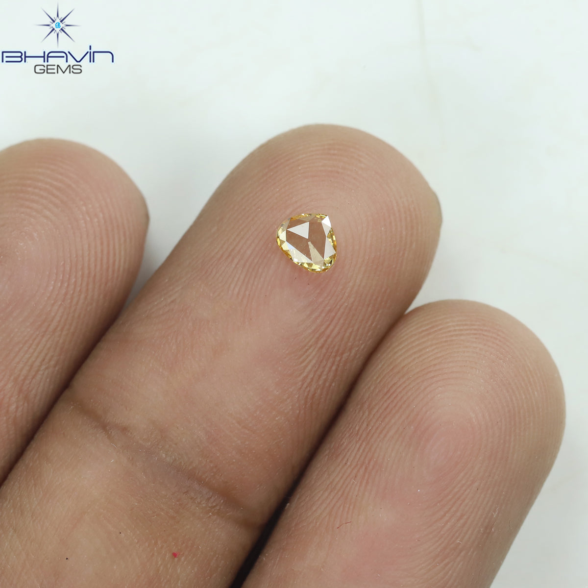 0.11 CT ハートシェイプ 天然ダイヤモンド オレンジカラー VS1 クラリティ (3.87 MM)
