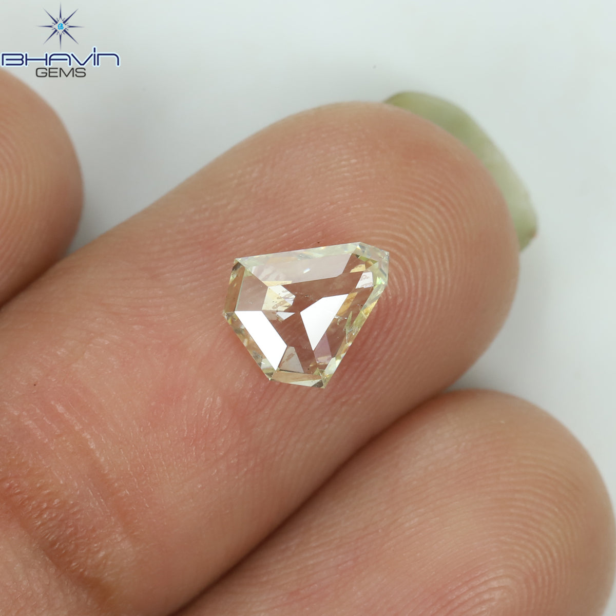 0.12 CT トライアングル シェイプ ナチュラル ダイヤモンド グリーン カラー SI2 クラリティ (3.44 MM)