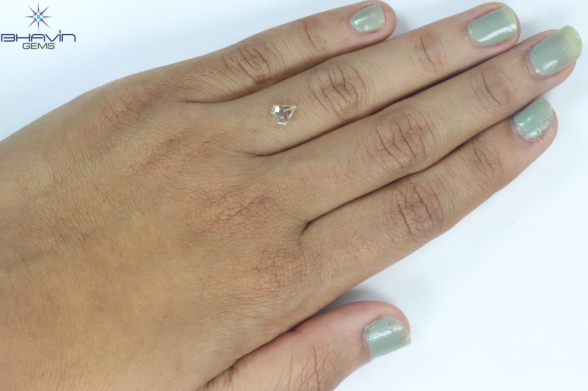 0.12 CT トライアングル シェイプ ナチュラル ダイヤモンド グリーン カラー SI2 クラリティ (3.44 MM)