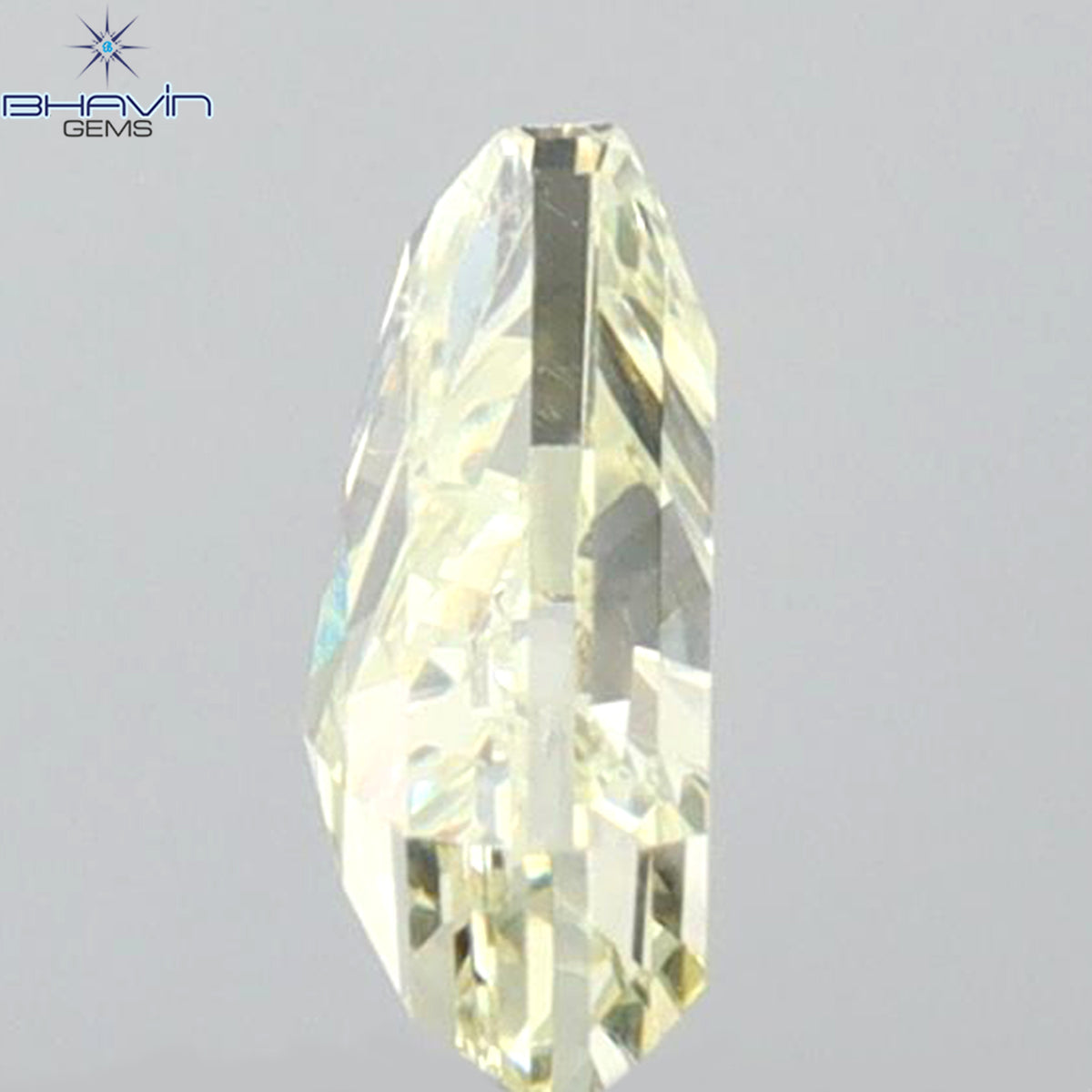 0.12 CT トライアングル シェイプ ナチュラル ダイヤモンド グリーン カラー SI2 クラリティ (3.44 MM)