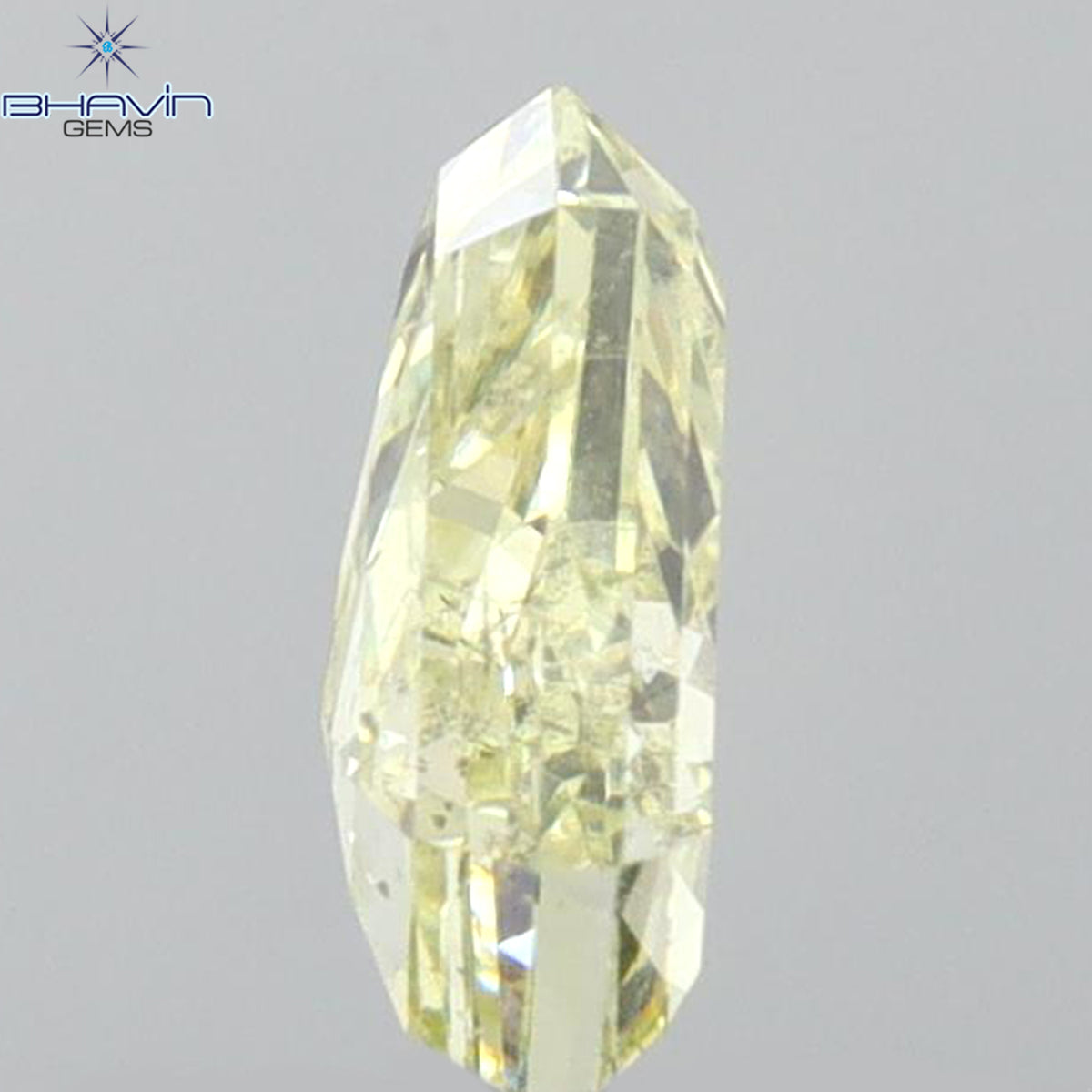 0.12 CT トライアングル シェイプ ナチュラル ダイヤモンド グリーン カラー SI2 クラリティ (3.44 MM)