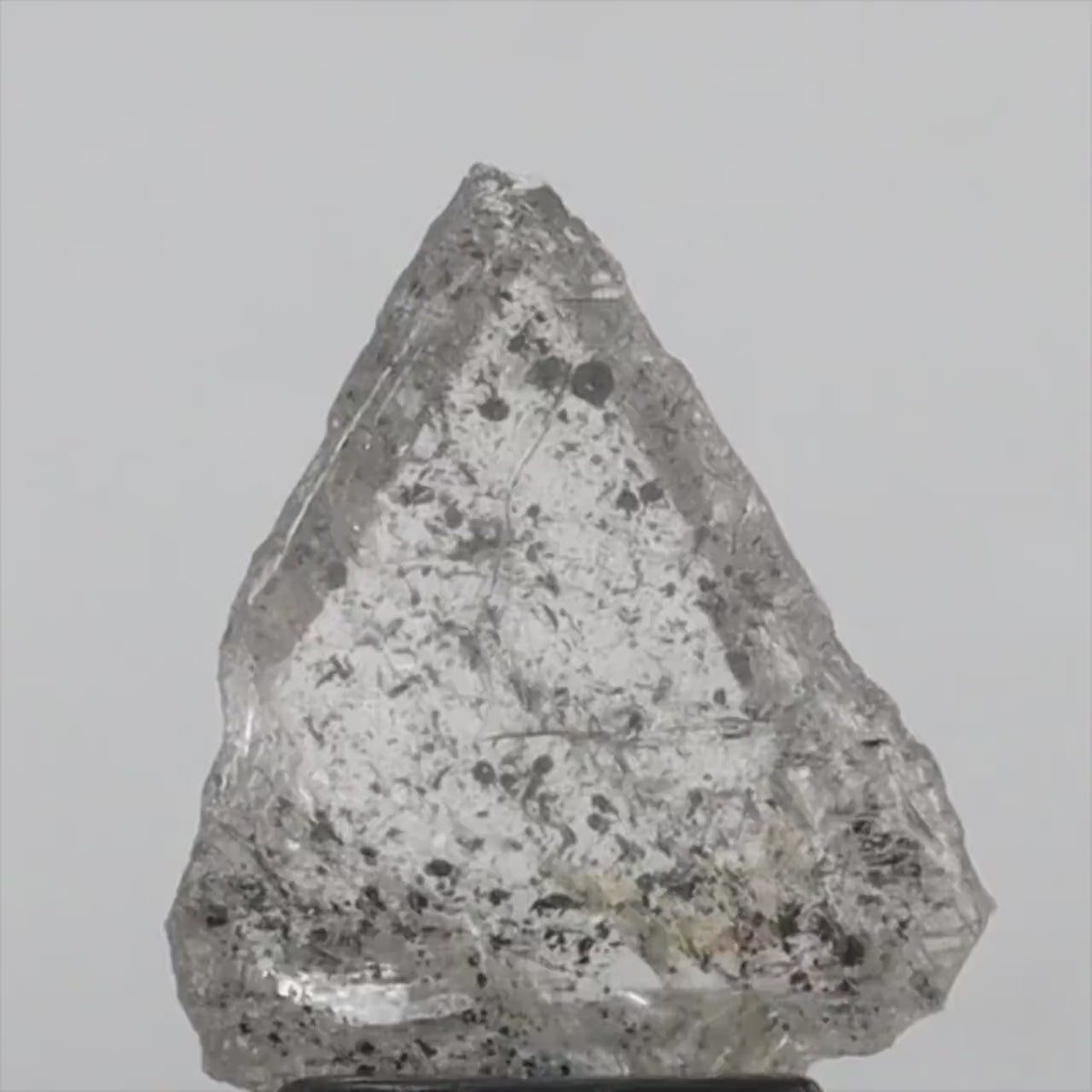 0.49 CT ラフシェイプ ナチュラル ダイヤモンド ピンク色 I3 クラリティ (4.90 MM)