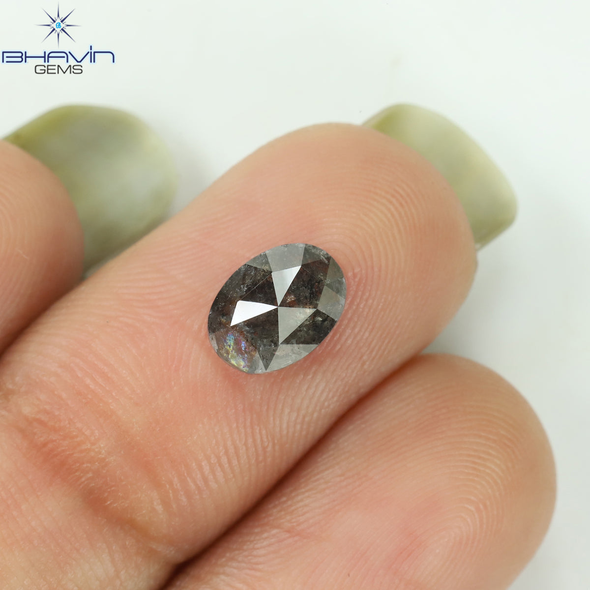 0.36 CT オーバルシェイプ ナチュラル ダイヤモンド ソルト アンド パッパー カラー I3 クラリティ (4.66 MM)