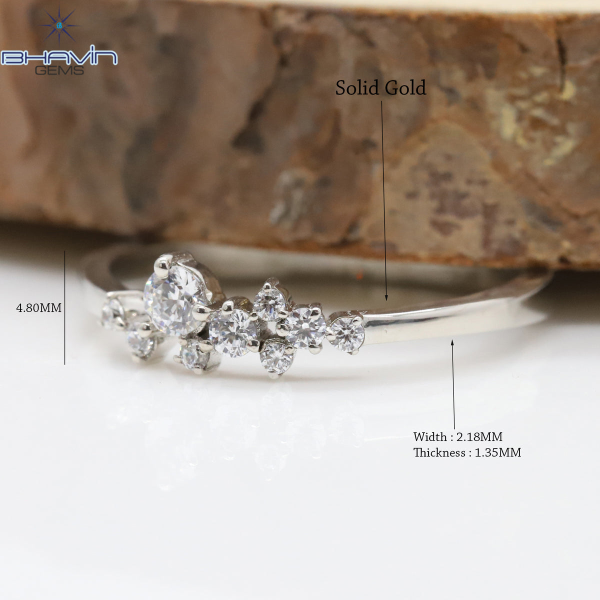 Timeless Curve Ring in Natural Diamond Beauty