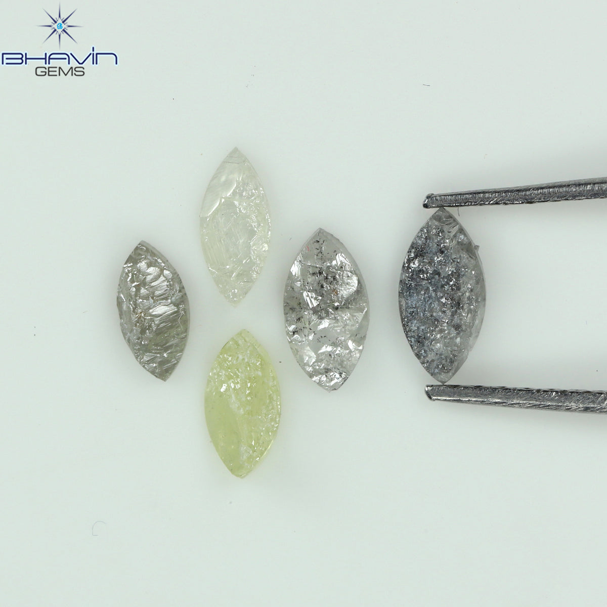 1.05 CT、ノーカット ポルキ シェイプ、天然ダイヤモンド、ブルー カラー、I3 クラリティ (5.42 MM)