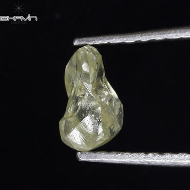 0.71 CT ラフシェイプ ナチュラル ダイヤモンド イエロー カラー SI2 クラリティ (6.15 MM)