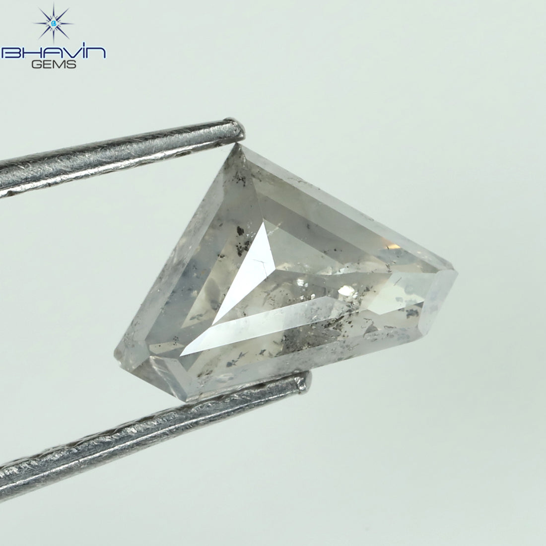1.11 CT クッション シェイプ ソルト アンド ペッパー カラー ダイヤモンド クラリティ I3 (5.59 MM)