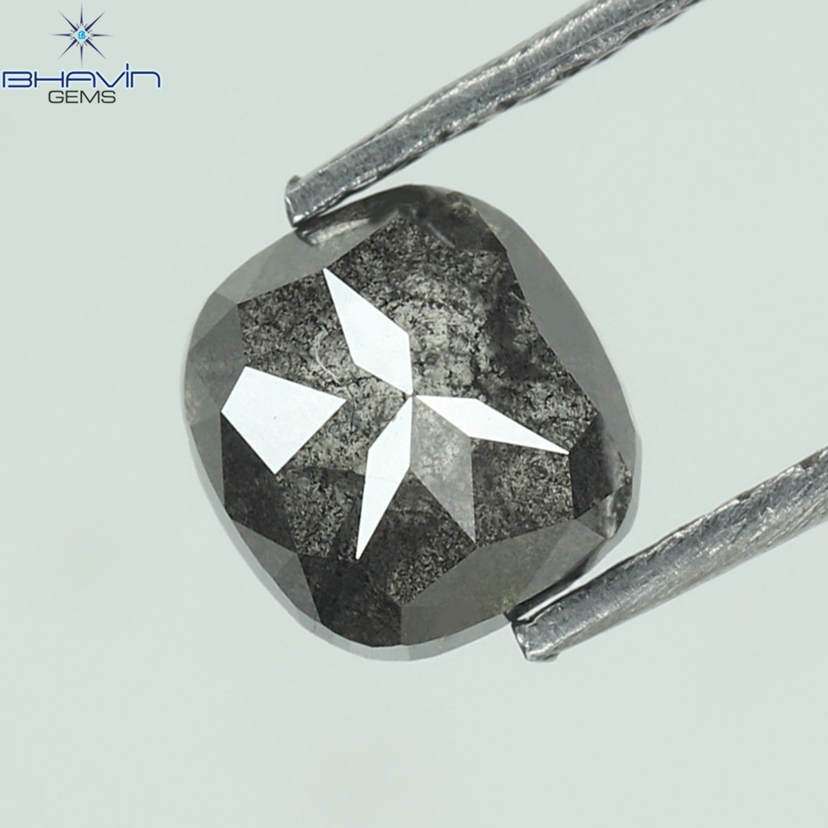 1.11 CT クッション シェイプ ソルト アンド ペッパー カラー ダイヤモンド クラリティ I3 (5.59 MM)