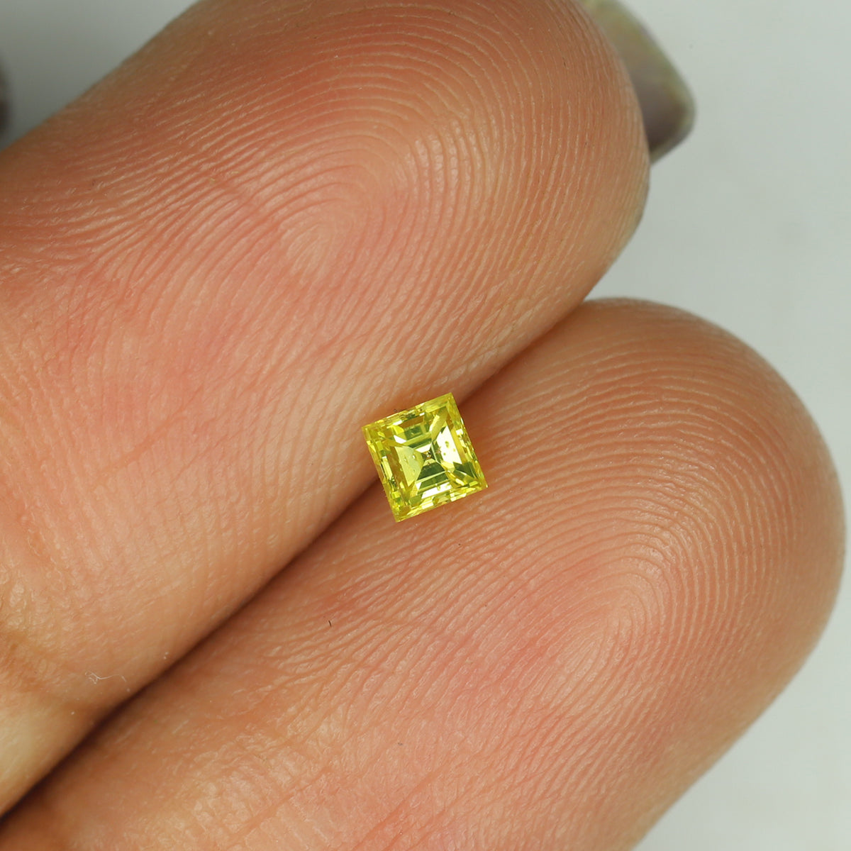 0.14 CT スクエア カット 天然ダイヤモンド エンハンスト イエロー カラー SI1 クラリティ (2.78 MM)