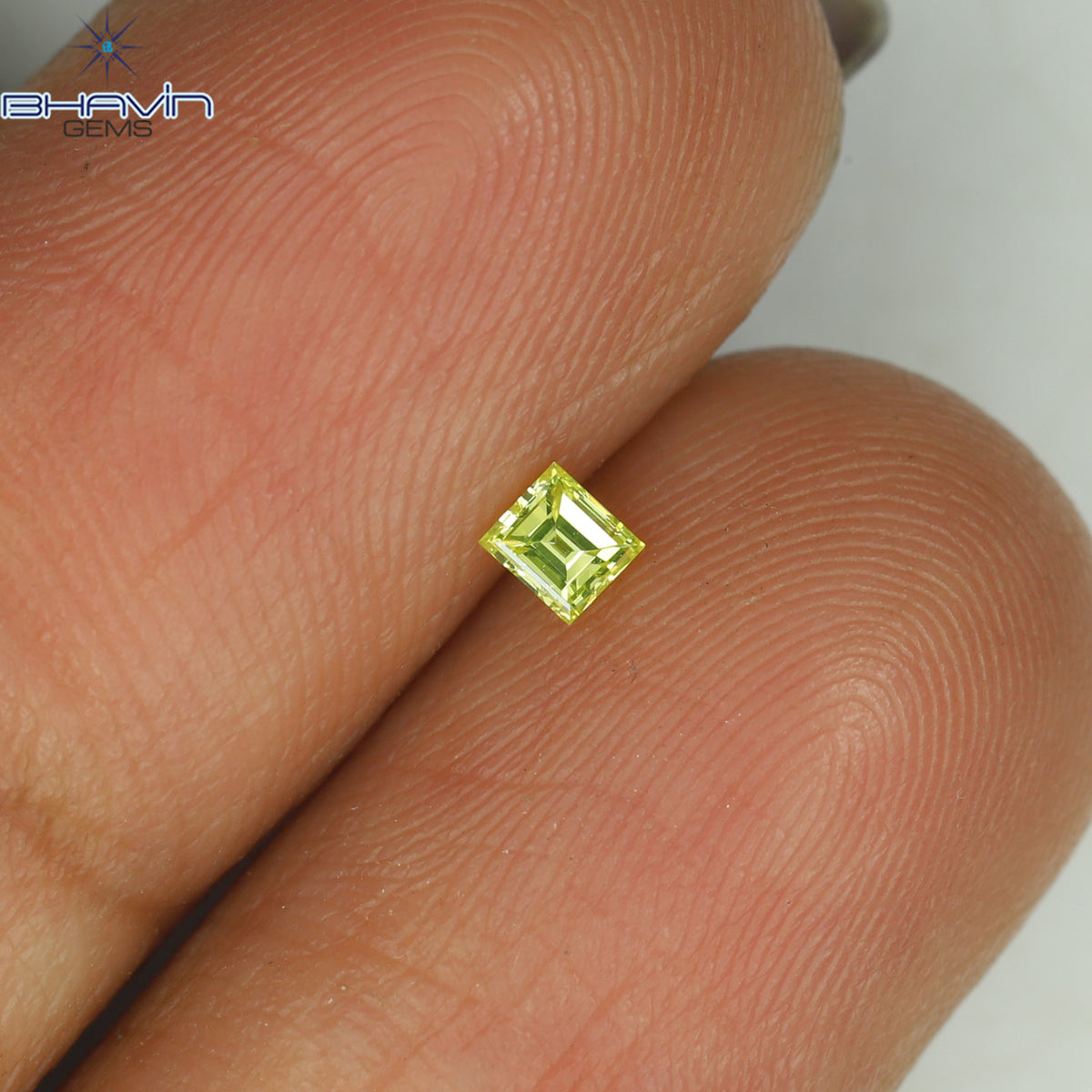0.09 CT スクエア カット ナチュラル ダイヤモンド エンハンスト グリーニッシュ イエロー カラー VS2 クラリティ (2.45 MM)