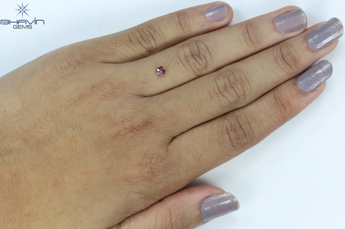 0.07 CT クッション シェイプ ナチュラル ルース ダイヤモンド 強化ピンク色 VS2 クラリティ (2.36 MM)