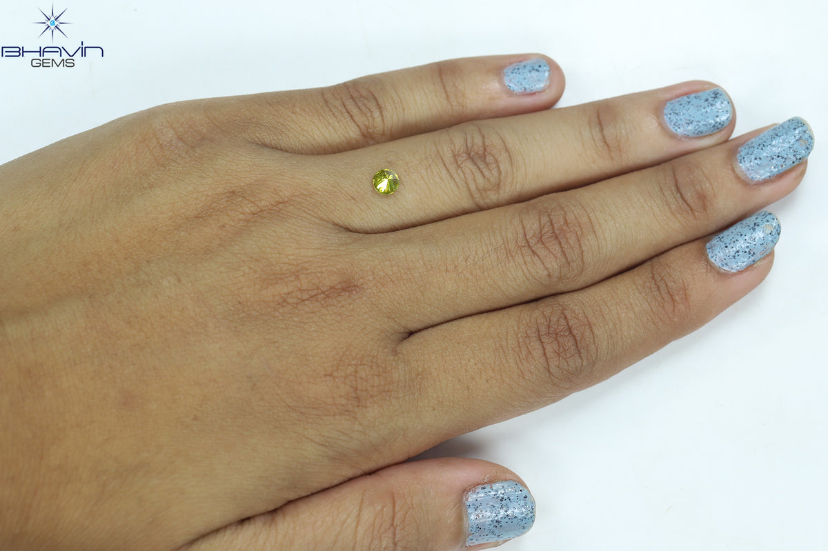 0.31 CT ラウンド シェイプ ナチュラル ダイヤモンド グリーン イエロー カラー I1 クラリティ (4.39 MM)