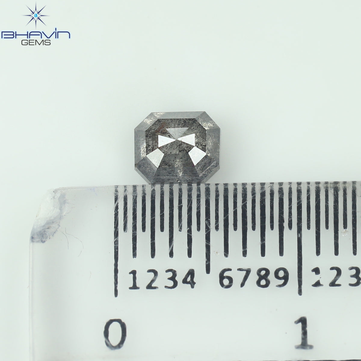 0.61 CT エメラルド シェイプ ナチュラル ルース ダイヤモンド ソルト アンド ペッパー カラー I3 クラリティ (4.77 MM)