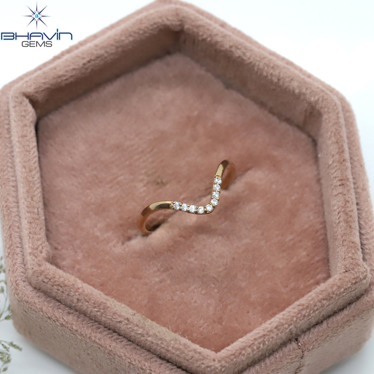 Minimalist V-Curve Natural Round Diamond Ring