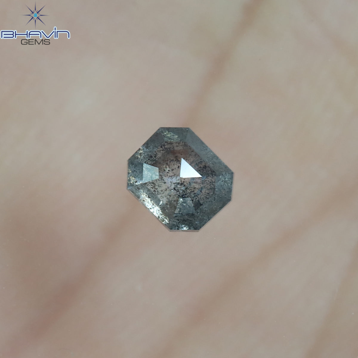 0.61 CT エメラルド シェイプ ナチュラル ルース ダイヤモンド ソルト アンド ペッパー カラー I3 クラリティ (4.77 MM)