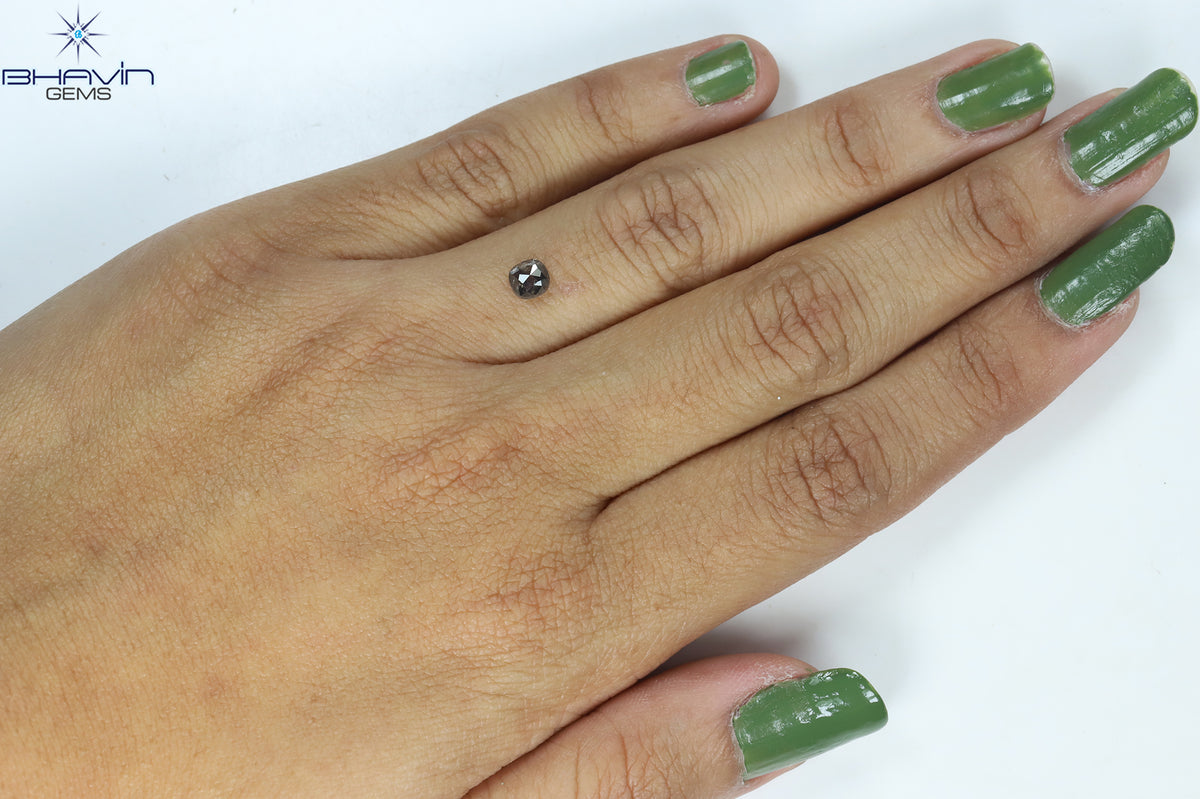 1.06 CT クッション シェイプ ソルト アンド ペッパー カラー ダイヤモンド クラリティ I3 (5.46 MM)