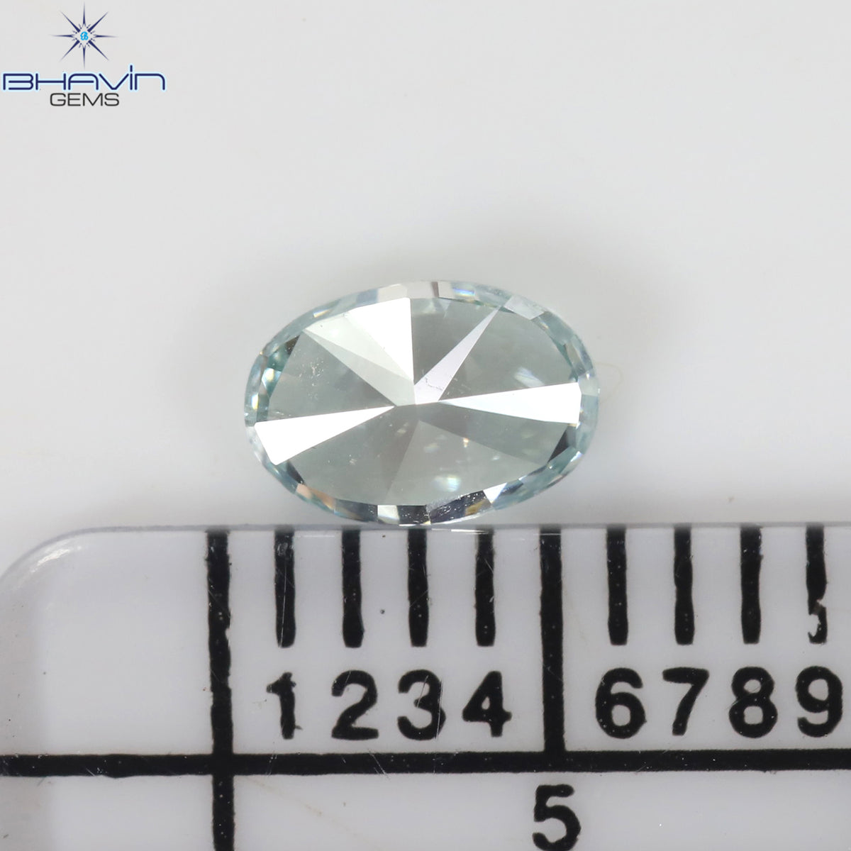 0.37 CT オーバル シェイプ ナチュラル ダイヤモンド グリーンがかったブルー カラー SI1 クラリティ (5.36 MM)