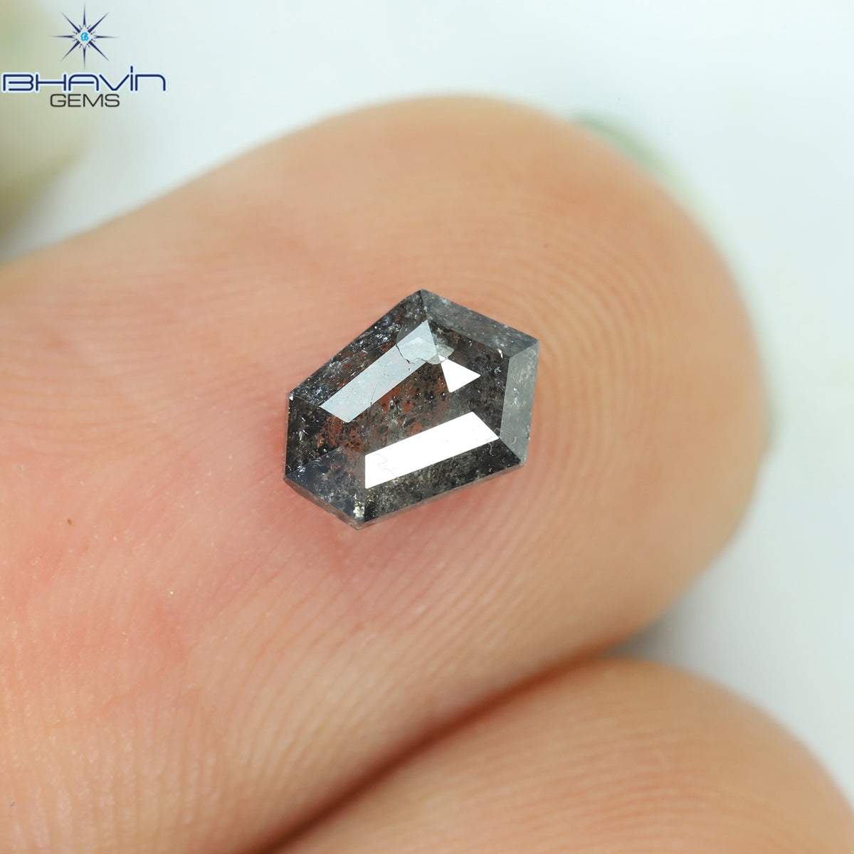 0.52 CT シールド シェイプ ナチュラル ルース ダイヤモンド ソルト アンド ペッパー カラー I3 クラリティ (6.15 MM)