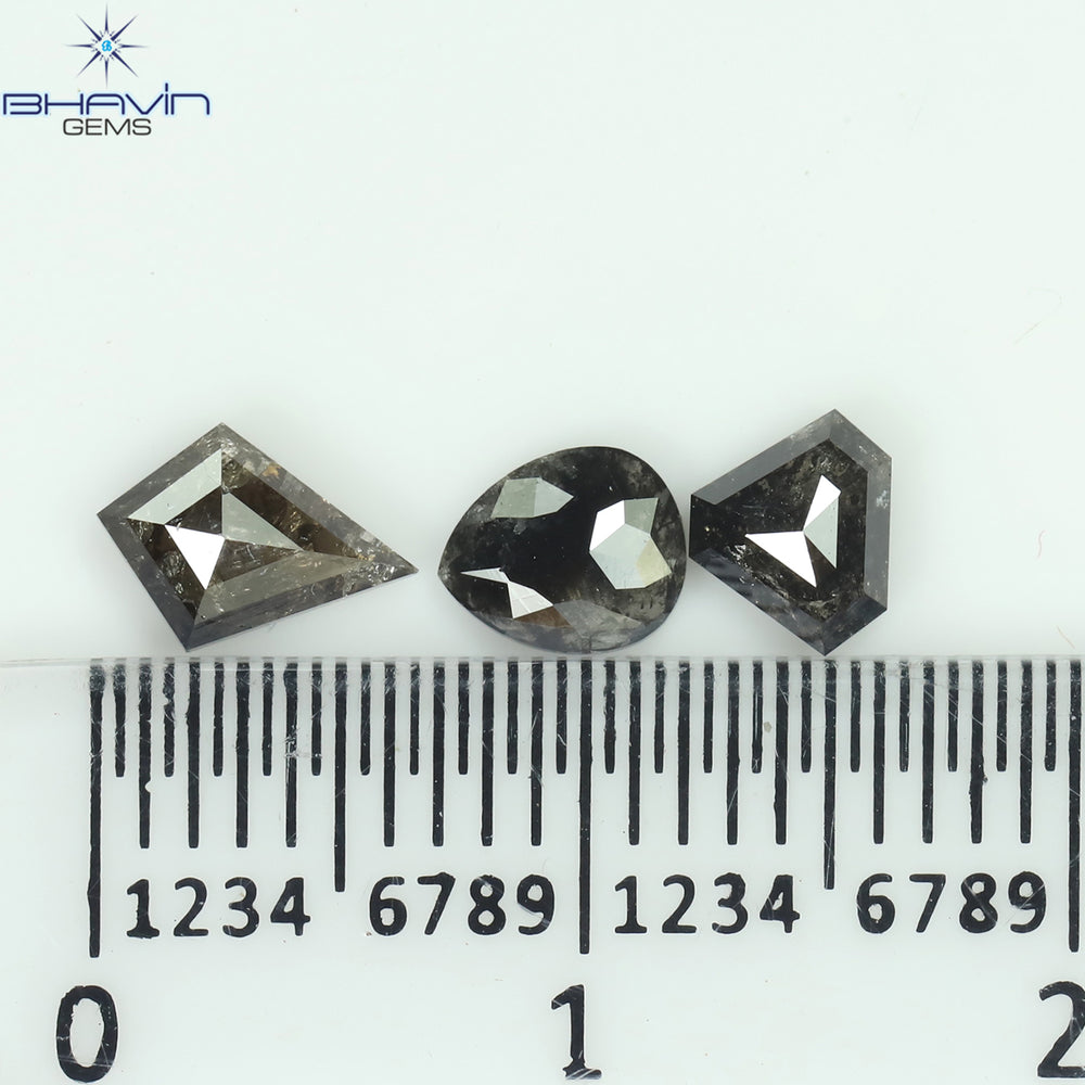 1.11 CT/3 個ミックス シェイプ ナチュラル ダイヤモンド ソルト アンド ペッパー カラー I3 クラリティ (6.68 MM)