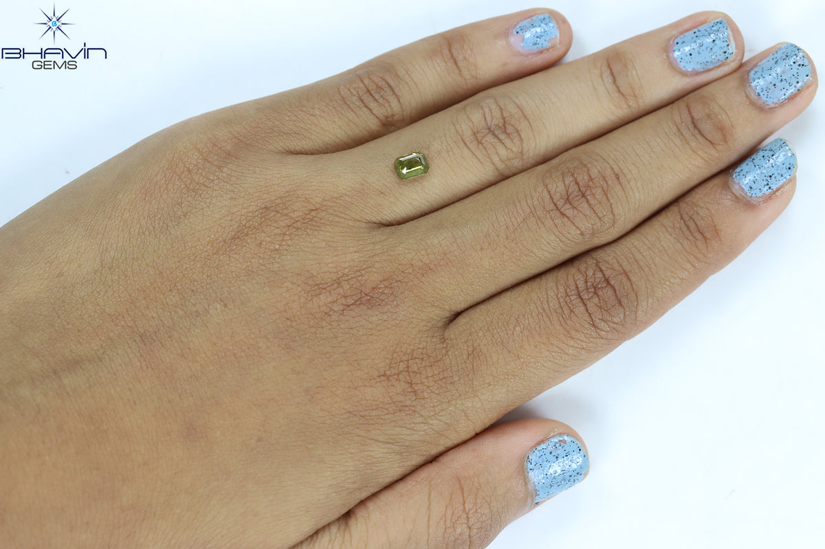 0.69 CT Natural Emerald Diamond Enhanced Green Color Clarity I1 (5.70 MM)