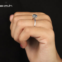 オーバル ダイヤモンド 天然ダイヤモンド リング ブルーカラー ゴールド リング 婚約指輪
