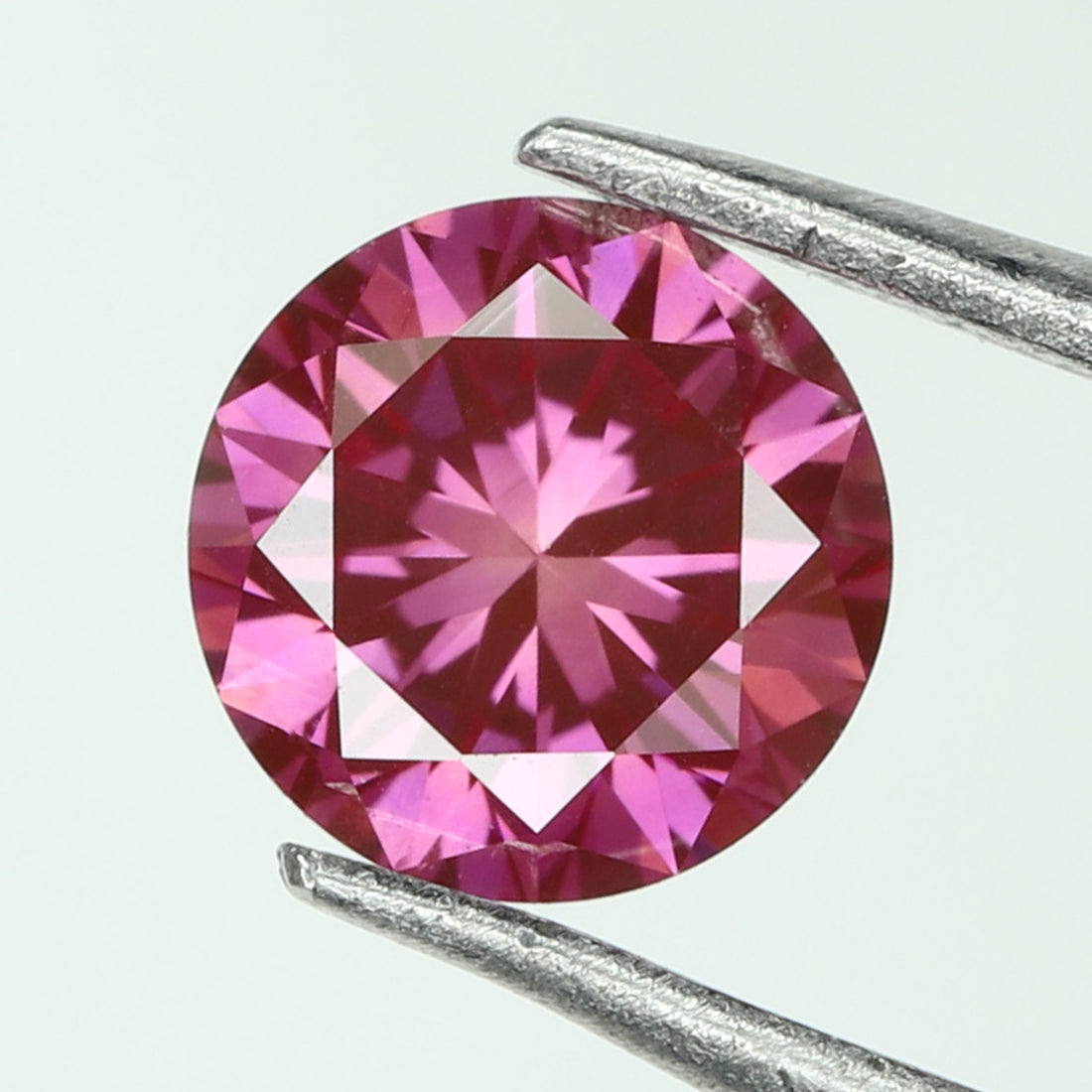 0.23 CT、ラウンド ダイヤモンド、ピンク色、VVS1 クラリティ