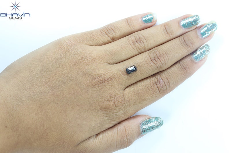 1.07 CT オーバル ダイヤモンド オーバル カット ソルト アンド ペッパー ダイヤモンド クラリティ I3 (7.95 MM)